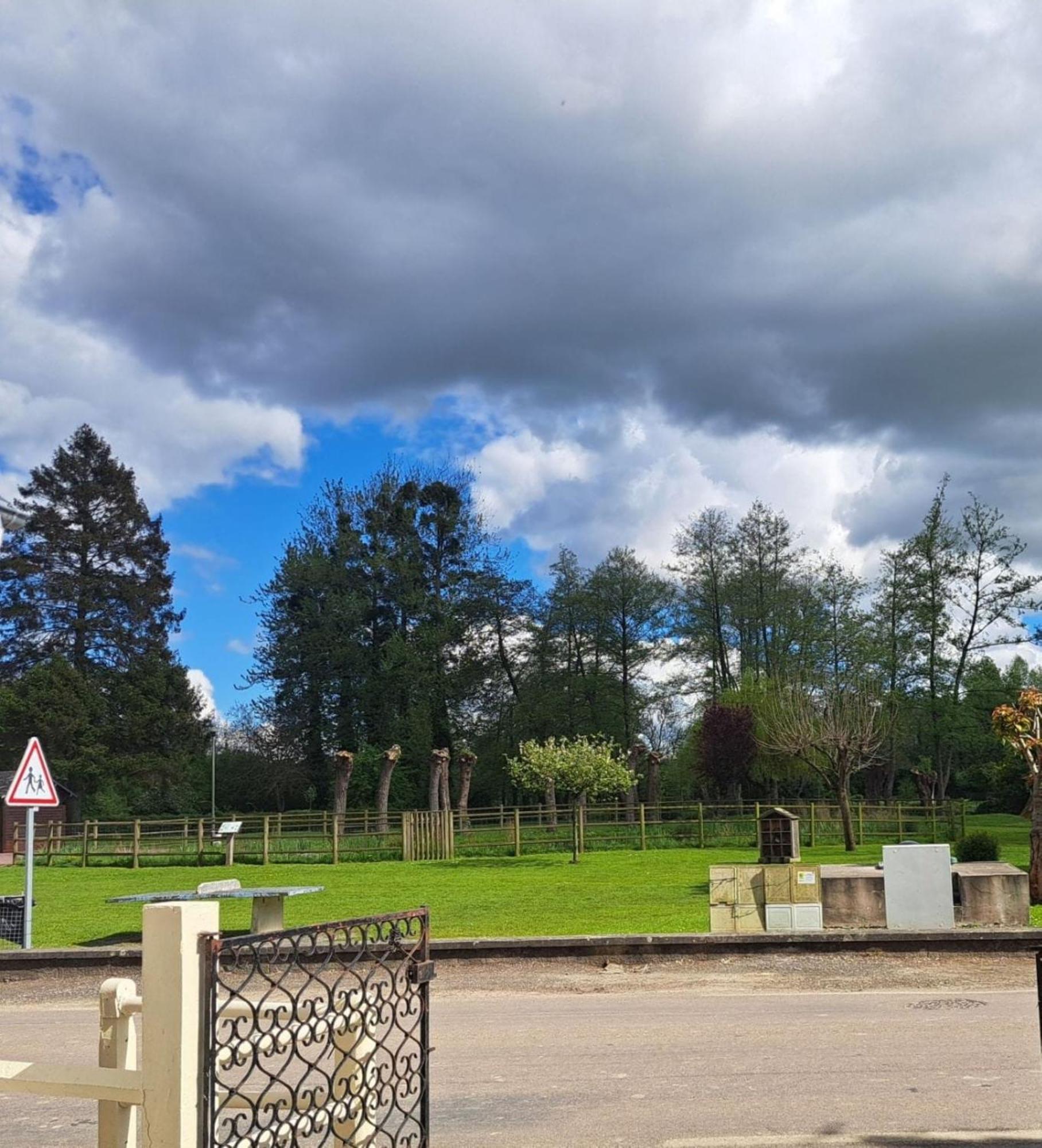 Au Clair Matin Sur L'Yeres Villa Sept-Meules Luaran gambar